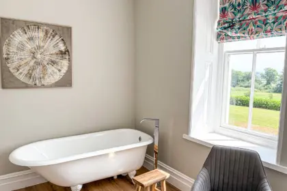 Bath bedroom